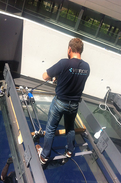 vetrox, glaskratzer, glaskratzer entfernen, glaskratzerentfernung, scratching, graffiti, glass doc, glassanierung, verkratztes glas